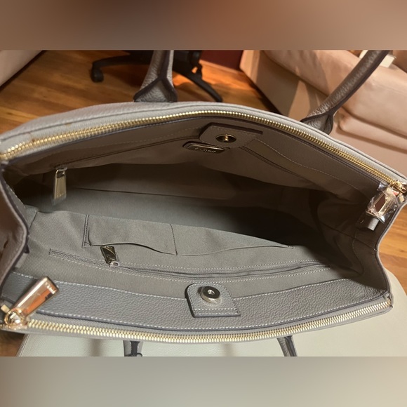 👜👜Furla pebbled leather tote bag with Removable shoulder straps. - Picture 15 of 16